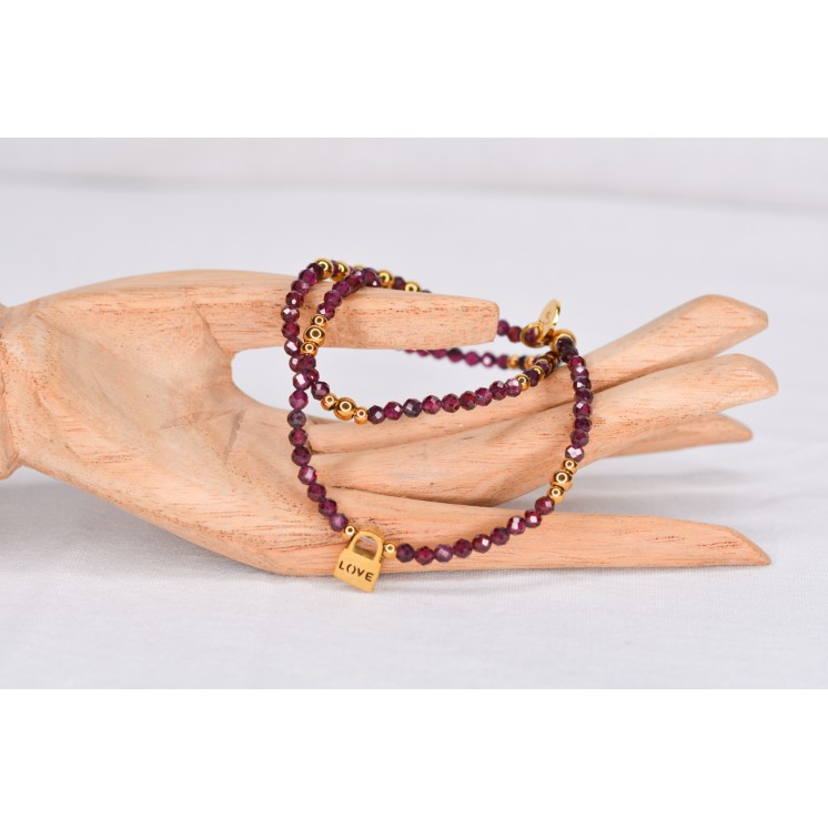 Bracelet LINA Grenat Facettes 49€ | Cœur Cadenas Acier Doré