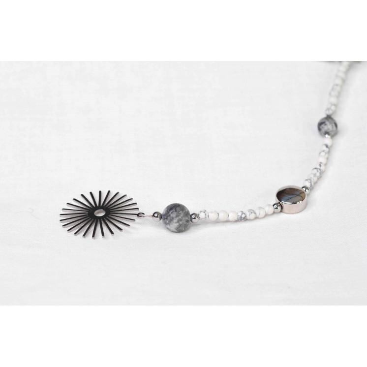 Collier LYA - Pendentif Soleil en Howlite blanche et Jaspe grise