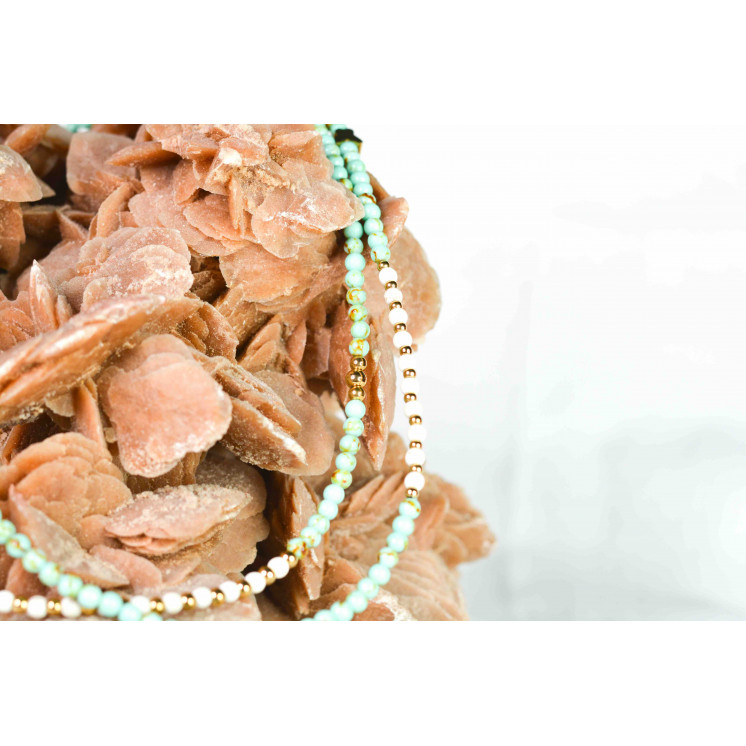 Collier LIV  Fleur et papillon en Howlite Spun Green Gold et Howlite