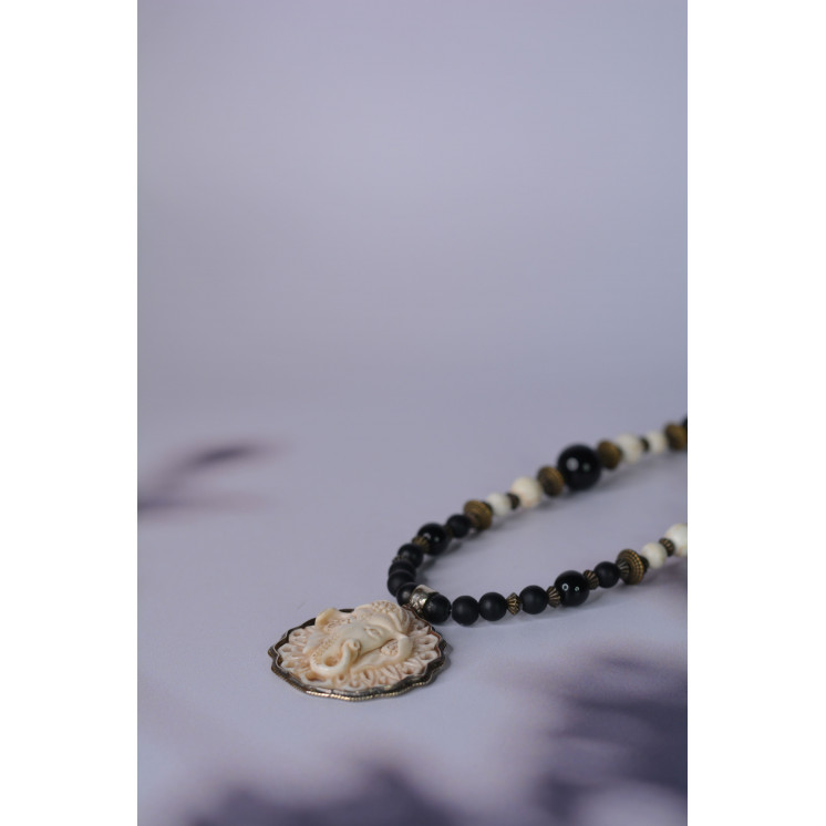 Collier Ethnique - Petit Modèle Ganesh - Onyx noire et Howlite